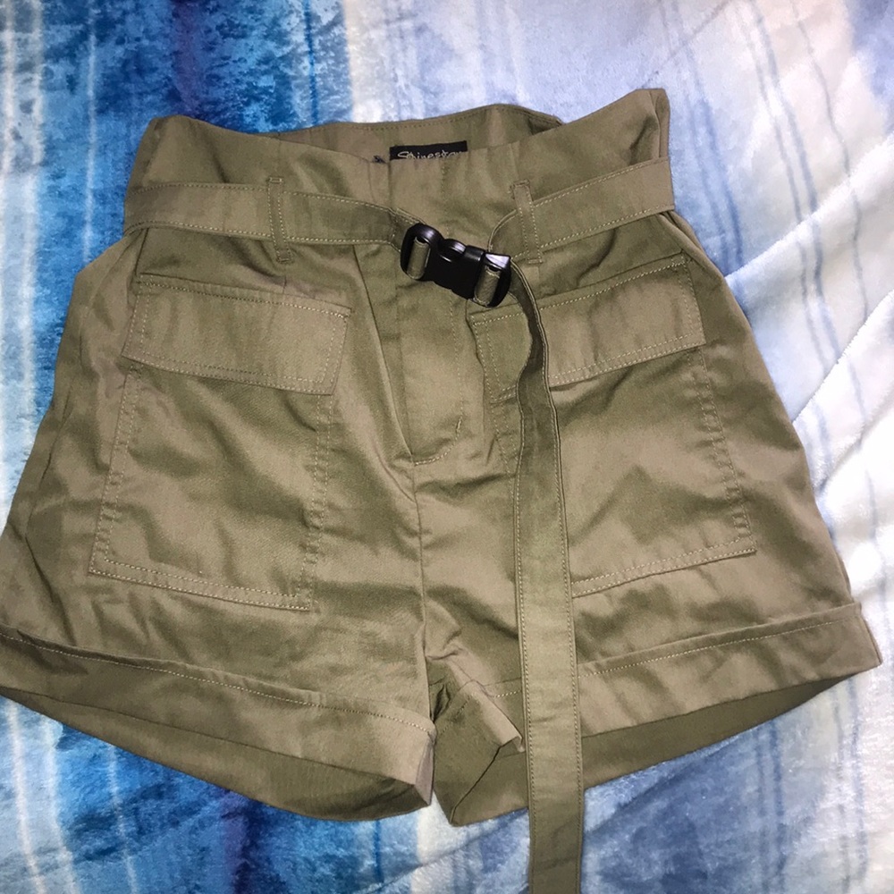 Cute high waisted green shorts